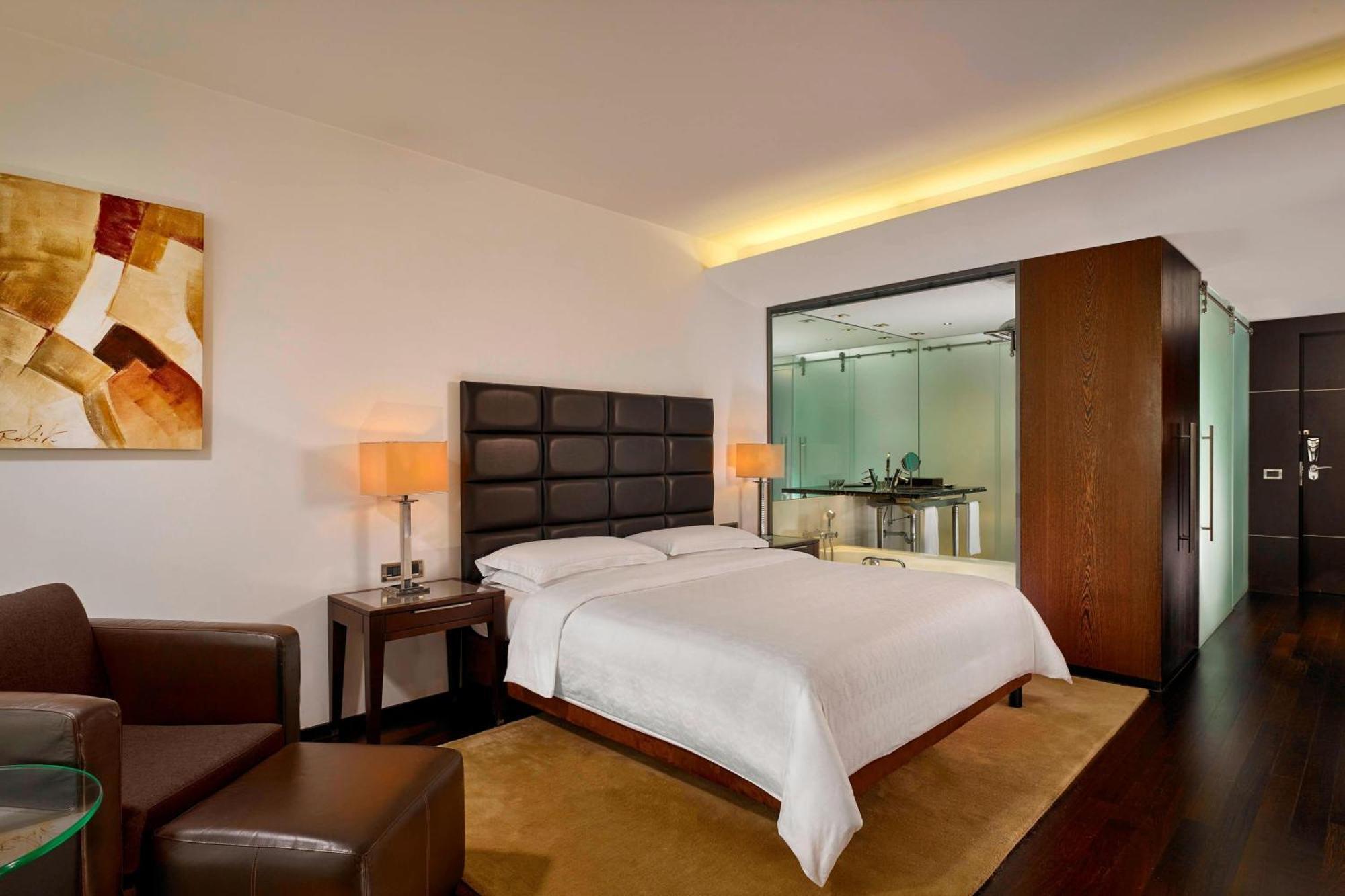 Club, Club Lounge and Spa access level, Guest room, 1 Queen,1710401402:JPEG